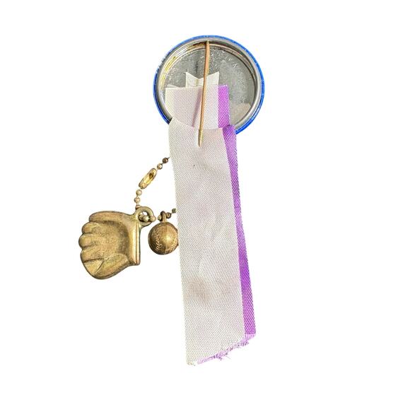 Vintage 1960's New York Yankees Pin - Ribbon Metal Baseball & Glove - Stick Pin - Picture 4 of 4